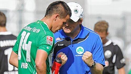 Weiter voll draufgehen: Trainer Mike Büskens macht Edgar Prib, der an zwei Elfern gegen die SpVgg beteiligt war, keinerlei Vorwürfe. Weiter voll draufgehen: Trainer Mike Büskens macht Edgar Prib, der an zwei Elfern gegen die SpVgg beteiligt war, keinerlei Vorwürfe.