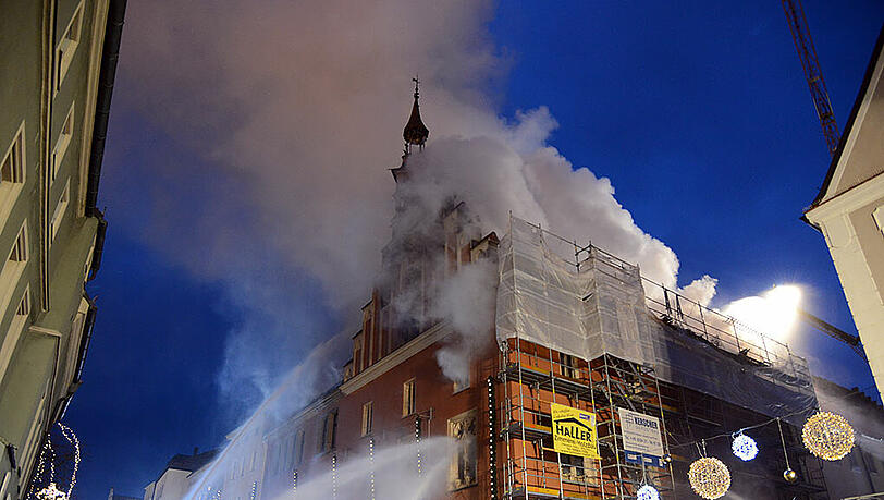 Feuer in Straubing: Die Bilder vom Rathaus-Brand. Feuer in Straubing: Die Bilder vom Rathaus-Brand.