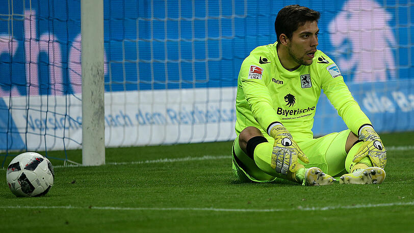 Löwen-Keeper Stefan Ortega ist nach dem Ausgleichstreffer bedient.