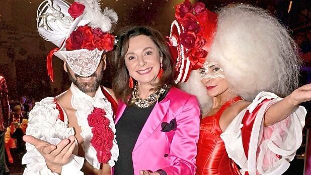 Rot und Rosa: Uschi D&auml;mmrich von Luttitz (M).