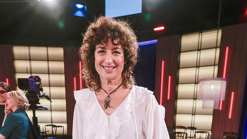 Zur Aufzeichnung vom "Kölner Treff" erschien Isabel Varell im Hippie-Look. Zur Aufzeichnung vom "Kölner Treff" erschien Isabel Varell im Hippie-Look.
