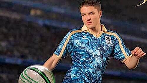Aleks Ignjovski präsentiert das Jubiläums-Trikot der Löwen. Aleks Ignjovski präsentiert das Jubiläums-Trikot der Löwen.