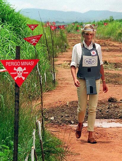 Ein Rückblick auf das bewegte Leben von Prinzessin Diana. Der Tod von Prinzessin Diana ist 15 Jahre her, doch im öffentlichen Bewusstsein geht ihre Geschichte weiter.