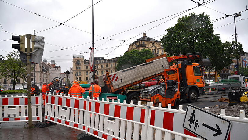 Die Bauarbeiten an der Tramm-Stammstrecke laufen. Noch bis zum September müssen sich Fahrgäste gedulden, erst dann sind die Sanierungsarbeiten abgeschlossen. Die Bauarbeiten an der Tramm-Stammstrecke laufen. Noch bis zum September müssen sich Fahrgäste gedulden, erst dann sind die Sanierungsarbeiten abgeschlossen.