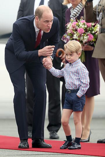 Fest an Papas Hand: Prinz George