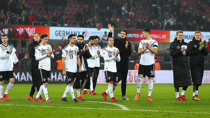 In diesem Jahr gibt es für die deutsche Nationalmannschaft kein Länderspiel mehr. Jetzt geht der Fokus auf die WM-Gruppenauslosung. In diesem Jahr gibt es für die deutsche Nationalmannschaft kein Länderspiel mehr. Jetzt geht der Fokus auf die WM-Gruppenauslosung.