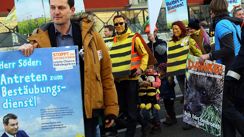 Am Freitag zogen die Unterstützer des Volksbegehrens Artenvielfalt in München durch die Straßen um auf ihr Anliegen aufmerksam zu machen.