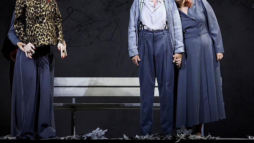 Ludwig Mittelhammer (Alfred Ill) und Sophie Rennert (Claire Zachanassian) im &bdquo;Besuch der alten Dame&ldquo;.