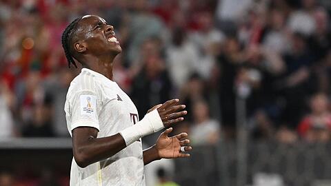 Bayerns Mathys Tel reagiert nach einer vergebenen Chance.