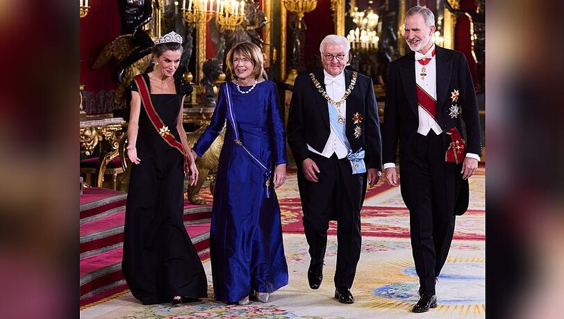 Frank-Walter Steinmeier und Gattin Elke Büdenbender inmitten des spanischen Königspaares. Frank-Walter Steinmeier und Gattin Elke Büdenbender inmitten des spanischen Königspaares.