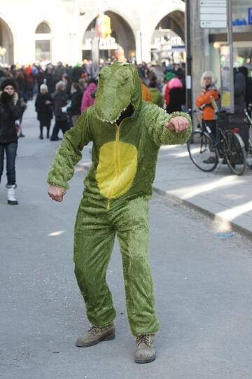 So feiert München Fasching auf dem Viktualienmarkt - sehen Sie hier die Bilder...