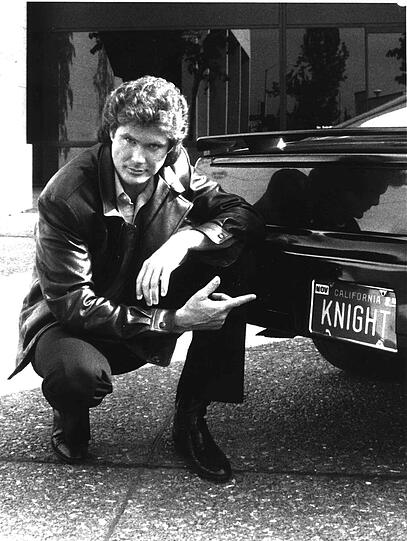 Die Männer fanden ihn cool, die Frauen heiß - und sein Auto "K.I.T.T." wollte sowieso jeder haben: Als Michael Knight erlangte David Hasselhoff mit seinem sprechenden Auto Kultstatus - in den Achtzigern war "Knight Rider" die meistgesehene Serie überhaupt.