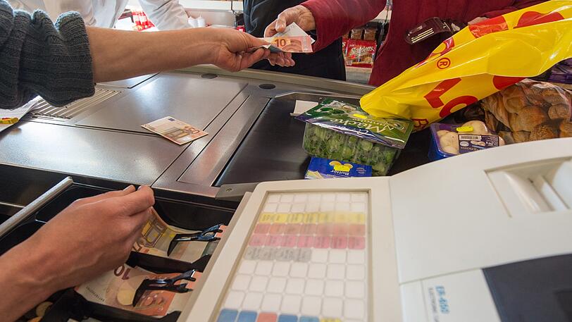 Arbeitslose erhalten ab Juni Vorschüsse in Geschäften.