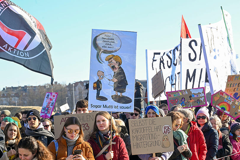 Bei ihren Schildern zeigten die Demonstranten sehr viel Kreativität und Witz.