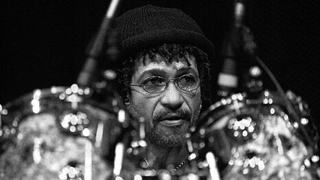 Sly Dunbar hat "den Sound des Reggae und der jamaikanischen Musik &uuml;ber Generationen hinweg" gepr&auml;gt.