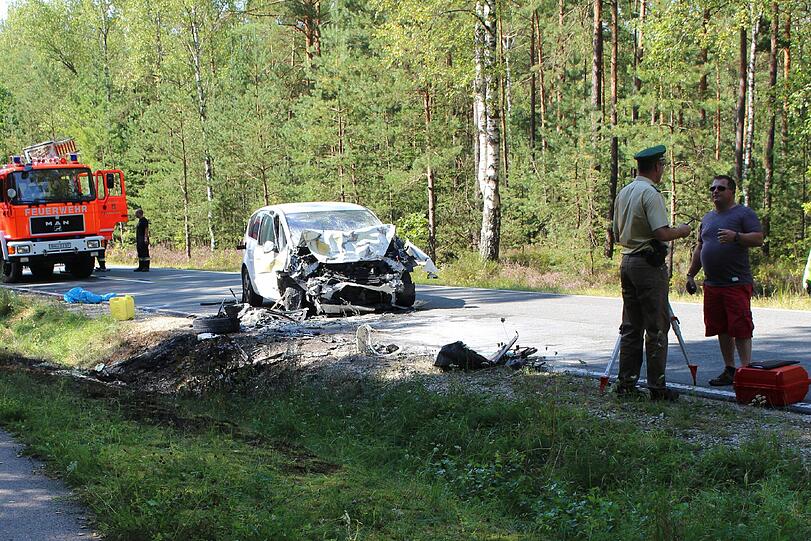 Das Geschlecht der Person am Steuer des ersten Wagens war zunächst ebenso unklar wie die Identitäten der weiteren Beteiligten.