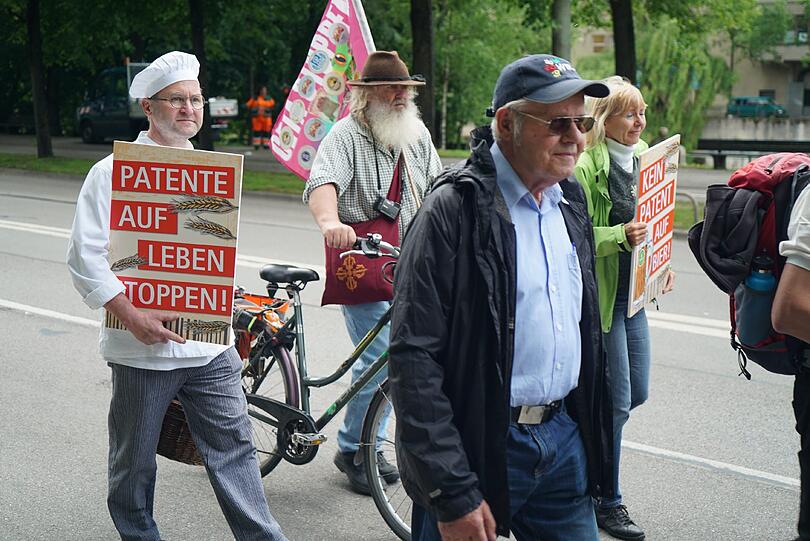 100 Aktivisten protestierten am Mittwoch vor dem Patentamt.