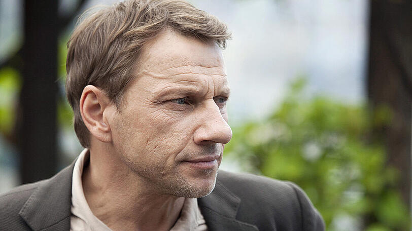 "Tatort: Scherbenhaufen": Hauptkommissar Thorsten Lannert (Richy Müller) ermittelt nach einem Mord auf einem Friedhof