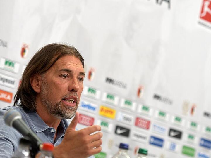 Martin Schmidt gibt in der WWK-Arena eine Pressekonferenz. Foto: Stefan Puchner