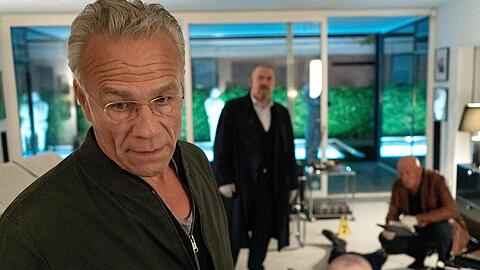 "Tatort: Gefangen": Max Ballauf (Klaus J. Behrendt, v.) ist im Dienst, aber nicht richtig da.