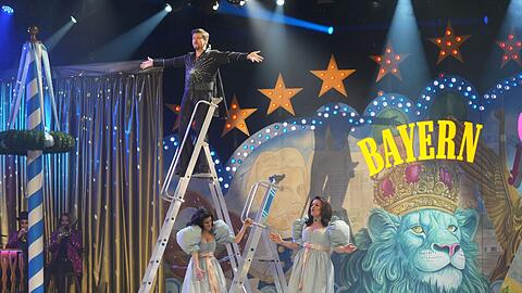 Eine Szene aus dem vergangenen Jahr: Elvis-S&ouml;der und die beiden CSU-Zwillingsprinzessinnen Kaniber und B&auml;r.