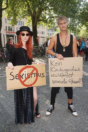 Beim Slutwalk wird in München und vielen anderen Städten gegen sexuelle Unterdrückung demonstriert: Hier die Bilder vom Sendlinger Tor.