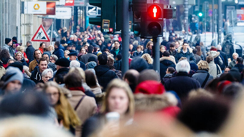 Die boomende Konjunktur und der robuste Arbeitsmarkt sorgen seit Monaten für beste Stimmung bei Konsumenten.