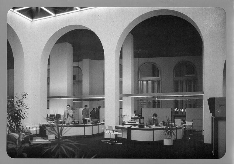 Die alte Kassenhalle im Tal, um 1980.