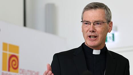 Heiner Wilmer, neuer Chef der deutschen Bisch&ouml;fe, findet, viele Ukrainer in Deutschland streben "Teilhabe" an. (Archivbild)