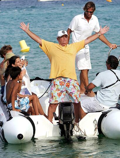 Aber nicht alle wollen es in Saint Tropez ruhig haben: US-Star Jack Nicholson auf einem Boot, in Hier-bin-ich-Pose.