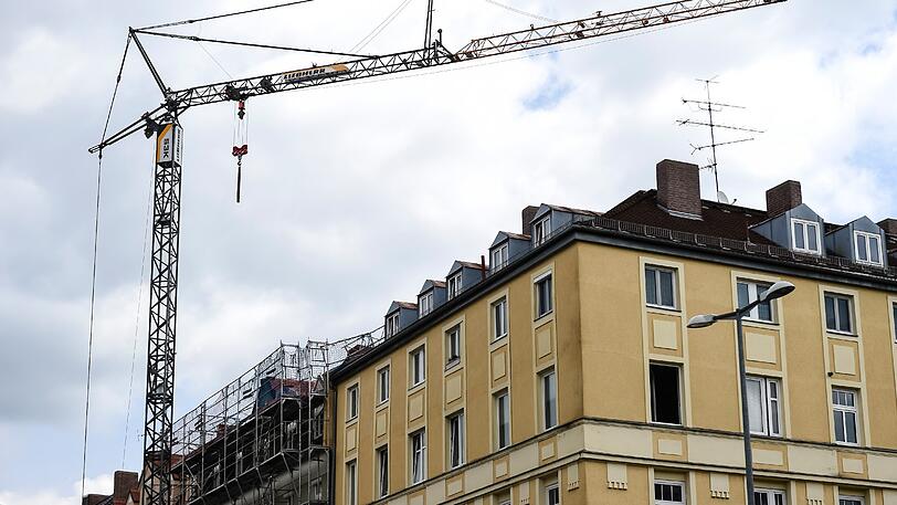 Deutschlands Häuslebauer bauen in ländlichen Regionen viel zu viel - und in den Städten fehlt der Wohnraum.
