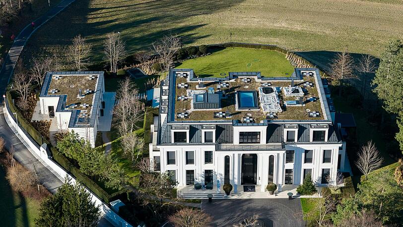 Außenansicht der von Signa-Gründer R. Benko privat genutzten Villa. ( Außenansicht der von Signa-Gründer R. Benko privat genutzten Villa. (