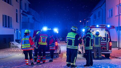 Zahlreiche Rettungskr&auml;fte eilten zum Unfallort.