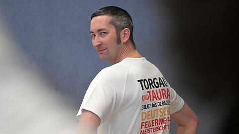 Richard M&uuml;nder hat einen Eklat ausgel&ouml;st, weil bei Meisterschaften im Feuerwehrsport in Sachsen 2025 die ge&auml;chtete erste Strophe des Deutschlandliedes erklang.