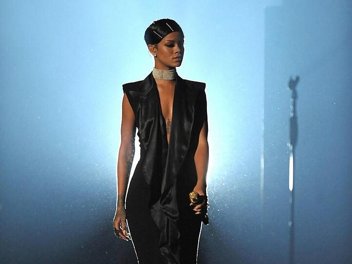 Rihanna fühlt sich offenbar auch abseits der Bühne einsam