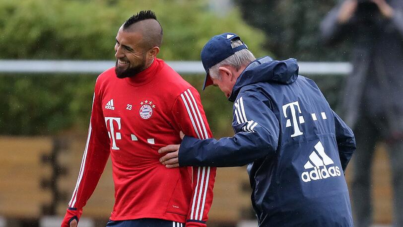 Jupp Heynckes bremst Arturo Vidal. Einen Einsatz gegen Freiburg will der neue Coach noch nicht riskieren.