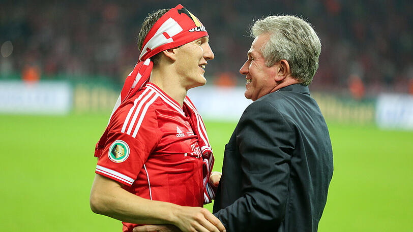 Teil des Triples 2013: Bastian Schweinsteiger (links) und Jupp Heynckes feiern nach dem Sieg gegen den VfB Stuttgart den Triumph im DFB-Pokal.