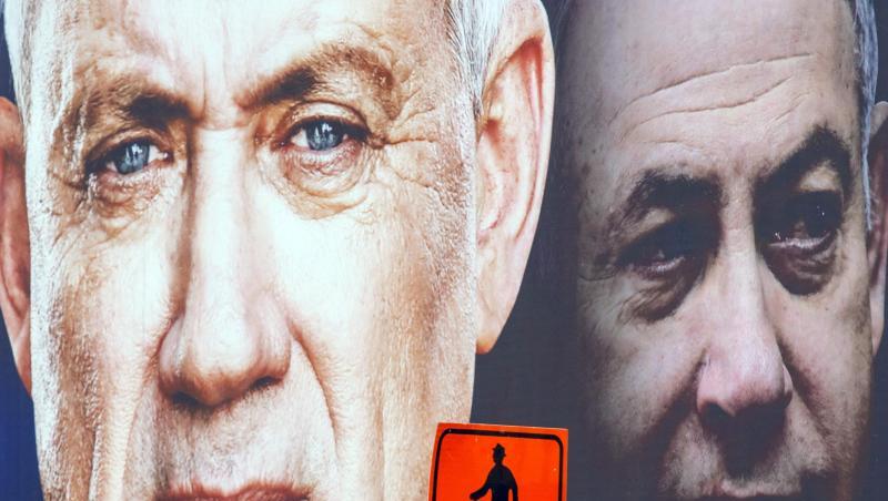 Wahlkampf in Israel: Ein Wahlplakat des Mitte-Bündnisses Blau-Weiß zeigt dessen Kandidaten Benny Gantz (l.), daneben ist Ministerpräsident Benjamin Netanjahu zu sehen. Wahlkampf in Israel: Ein Wahlplakat des Mitte-Bündnisses Blau-Weiß zeigt dessen Kandidaten Benny Gantz (l.), daneben ist Ministerpräsident Benjamin Netanjahu zu sehen.