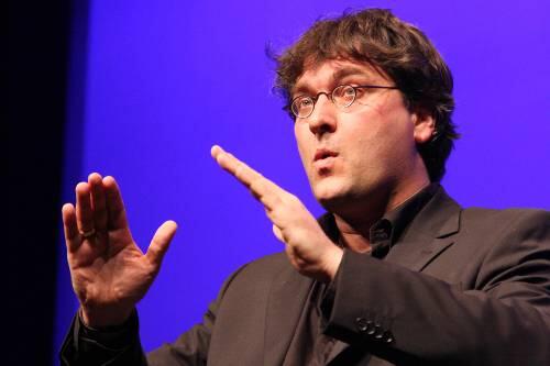 Dirigiert am Sonntag in der Meistersingerhalle Orff und Schnittke-&bdquo;Requiem&ldquo;: Julian Christoph Tölle, Leiter des Hans-Sachs-Chores.