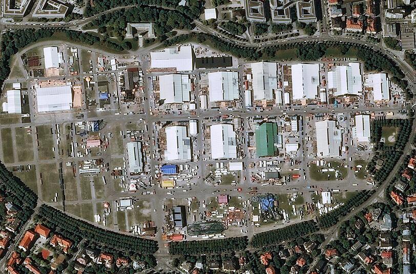 Festgelände: Das Wiesn-Gelände hat 34,5 Hektar &ndash; wenig für die riesige Besucherzahl. An die 400 000 Menschen drängen an einem starken Tag auf das Areal.