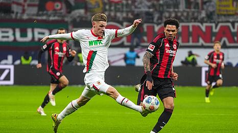 Viel Kampf, wenig Glanz im Duell zwischen Frankfurt und Augsburg.