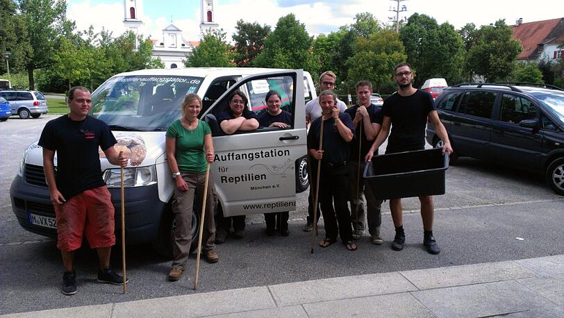 Vor der Jagd: Das Team der Auffangstation für Reptilien.