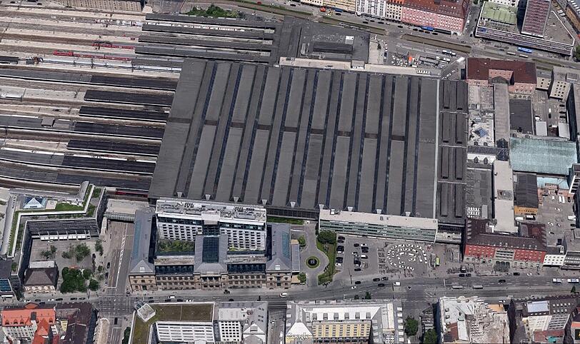 Das Dach am Münchner Hauptbahnhof wird seit Herbst letzten Jahres saniert. (Archivbild)