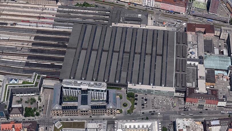 Das Dach am Münchner Hauptbahnhof wird seit Herbst letzten Jahres saniert. (Archivbild) Das Dach am Münchner Hauptbahnhof wird seit Herbst letzten Jahres saniert. (Archivbild)