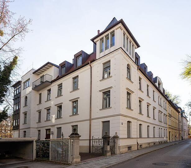 Ein Gründerzeithaus in der Mandlstraße in Schwabing.