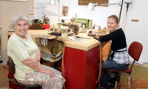 Sara-Nachbarn: Rentnerin Anneliese Schaupp und Goldschmiedin Claudia Dörr.
