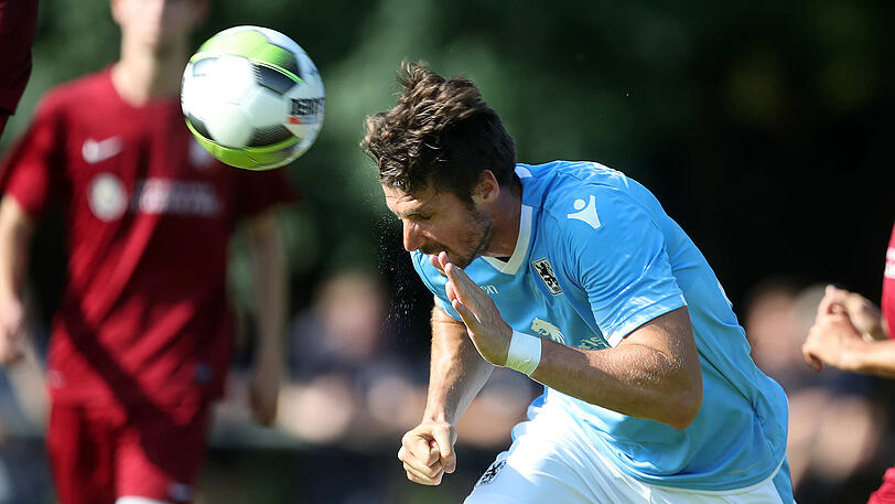 In neuen Trikots: Der TSV 1860 beendet die Vorbereitung auf die Regionalliga-Saison mit einem 4:0-Sieg gegen den Bayernligisten SV Heimstetten. Die Bilder aus Bodenmais.