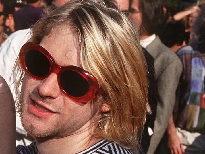 Kurt Cobain auf dem Weg zu einer Preisverleihung 1993.
