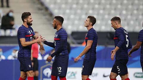 Die Franzosen um Olivier Giroud (l) feierten einen klaren Sieg gegen die Ukraine.