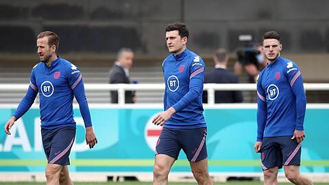 Die Engländer um Harry Kane, Harry Maguire und Declan Rice (l-r) träumen vom EM-Titel.